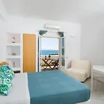 La Seaside Апартаменты *